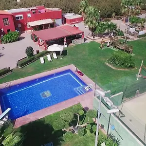 https://villa-de-tres-casas-con-padel-campo-de-futbol-volley.catalonia-hotels.com
